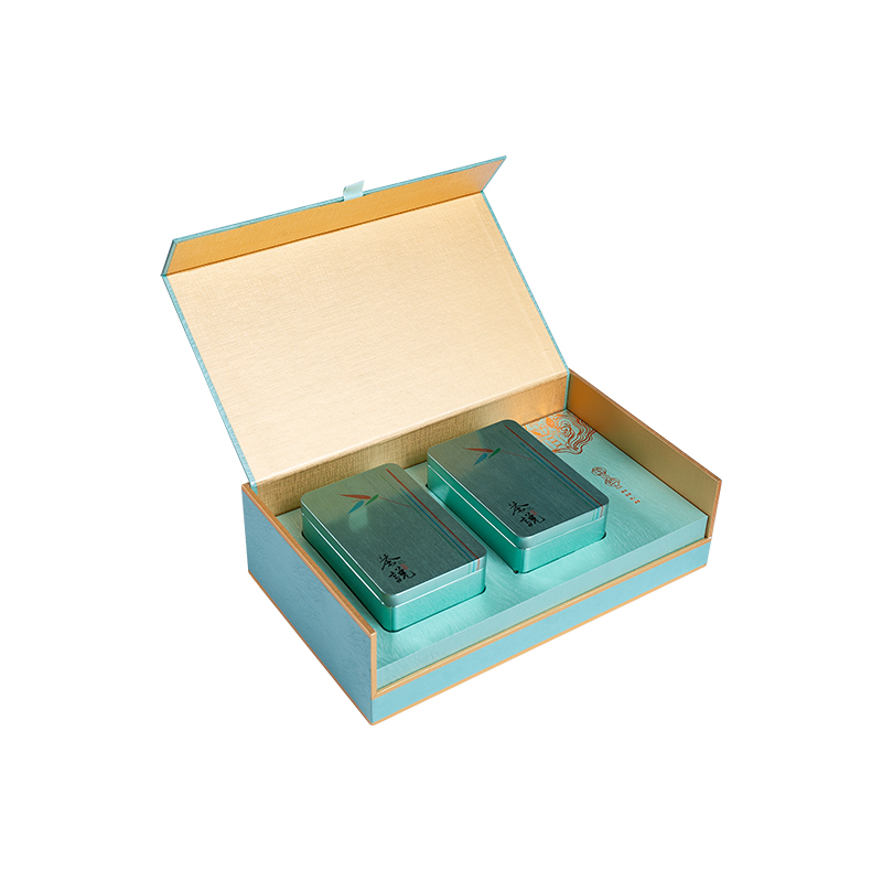 Magnetic clasp gift box